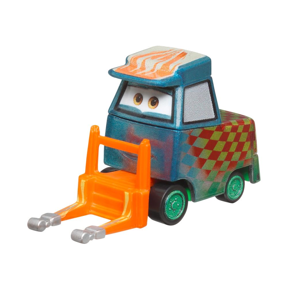 Amazon.com: Mattel Disney Pixar Cars On The Road Claire Gunz